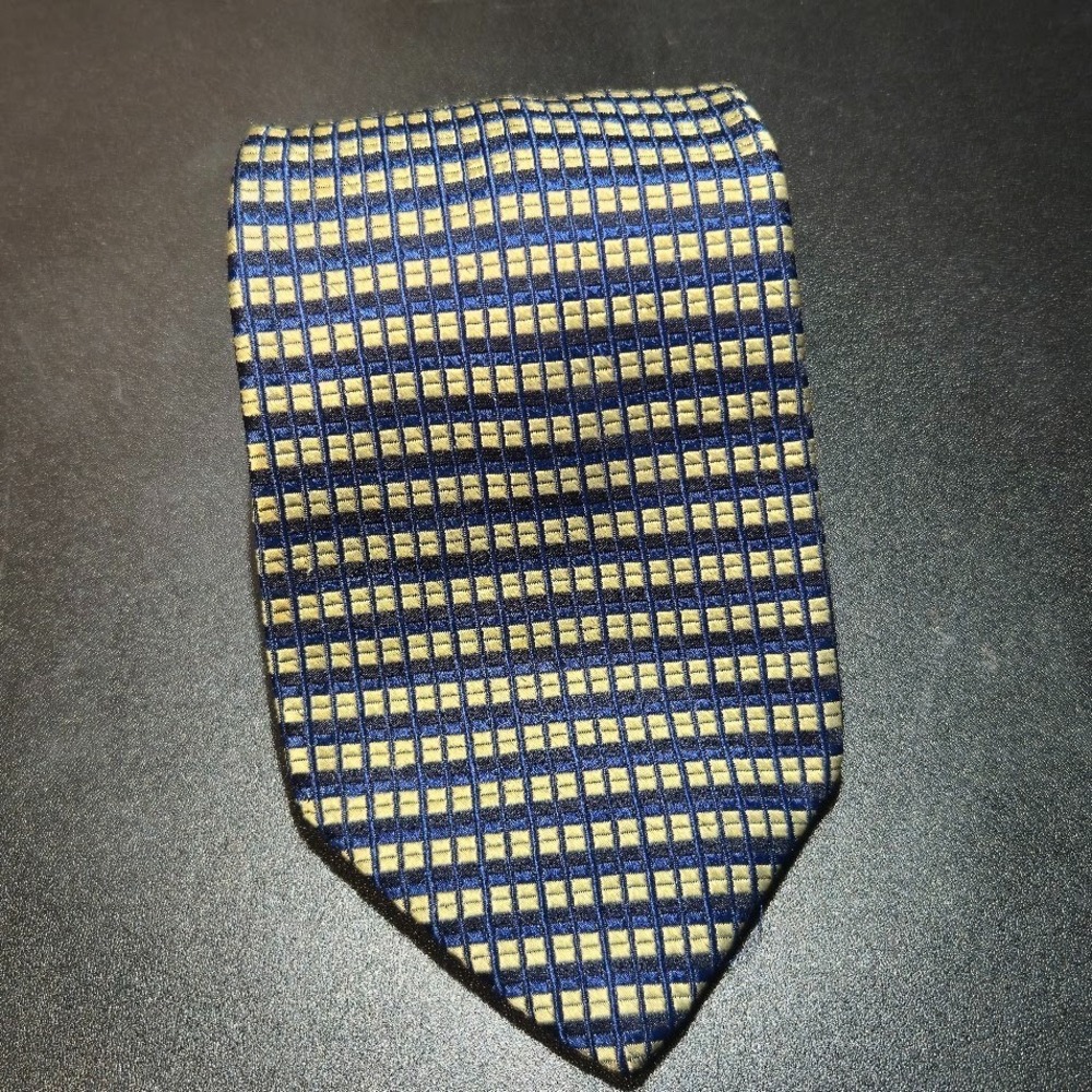 Today's Man Blue/Gold Geometric Checkerboard Pattern 100% Silk Tie Made in Italy